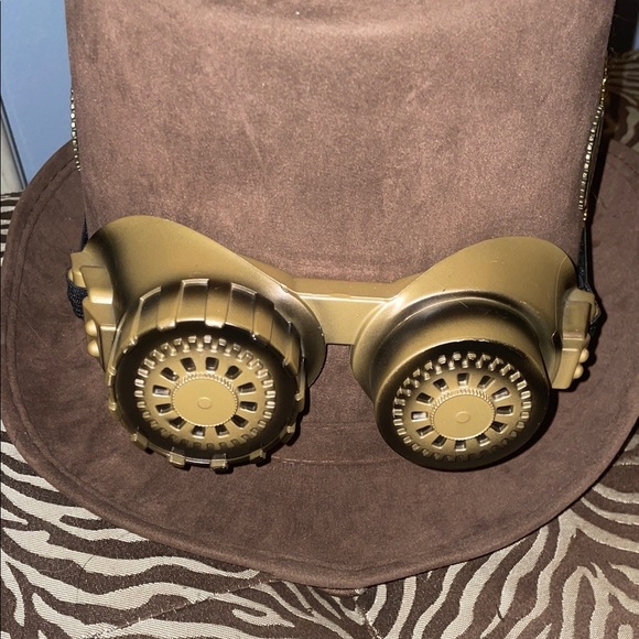 Steampunk Brown Top Hat with Goggles - Picture 5 of 7